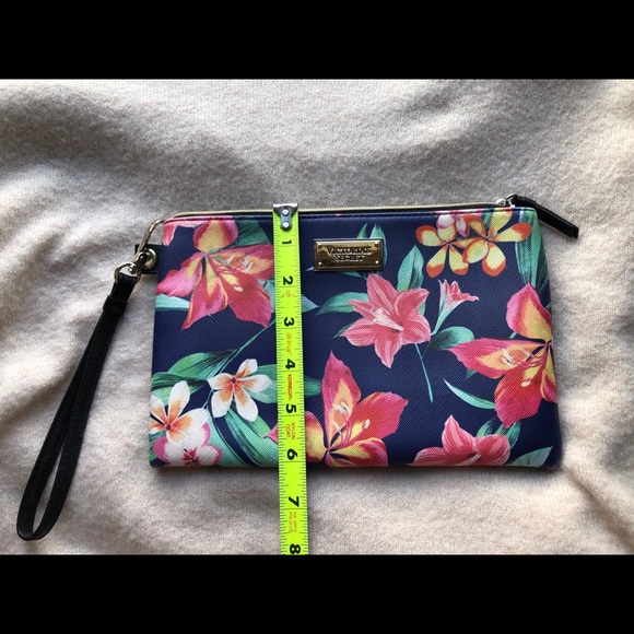 🌺Victoria’s Secret Large Wristlet Bag🌺 - Picture 9 of 9